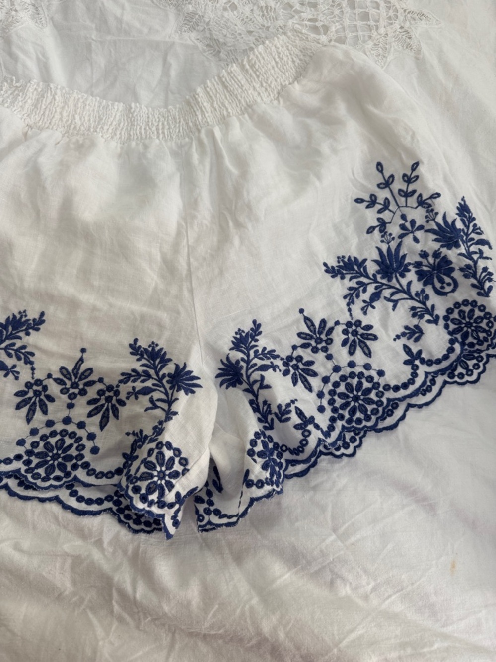 Johnny Was, Jade White 100% Cotton Shorts with Navy Blue Floral Embroidery XL